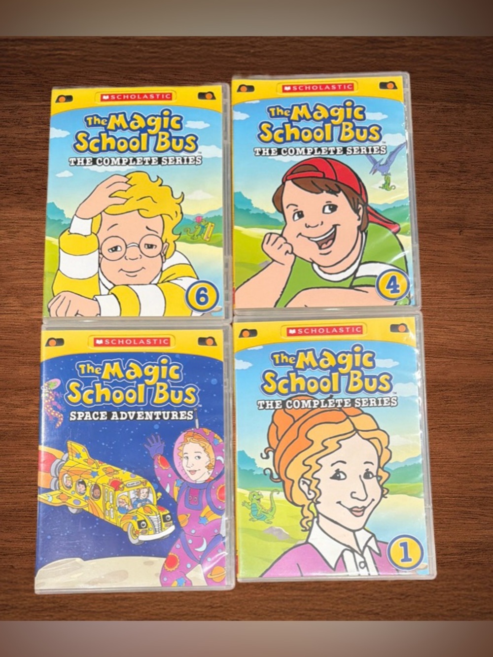 SCHOLASTIC  THE MAGIC SCHOOL BUS. LOT OF 4 DVDS